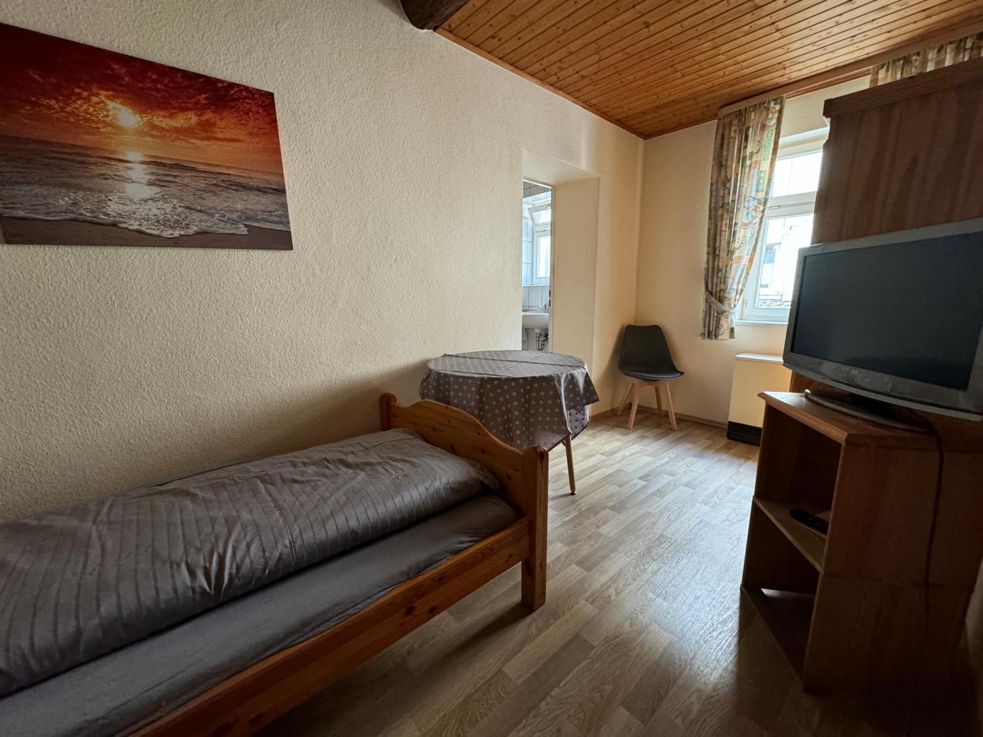 Zur Goldenen Krone Pension Stadtallendorf Exteriér fotografie