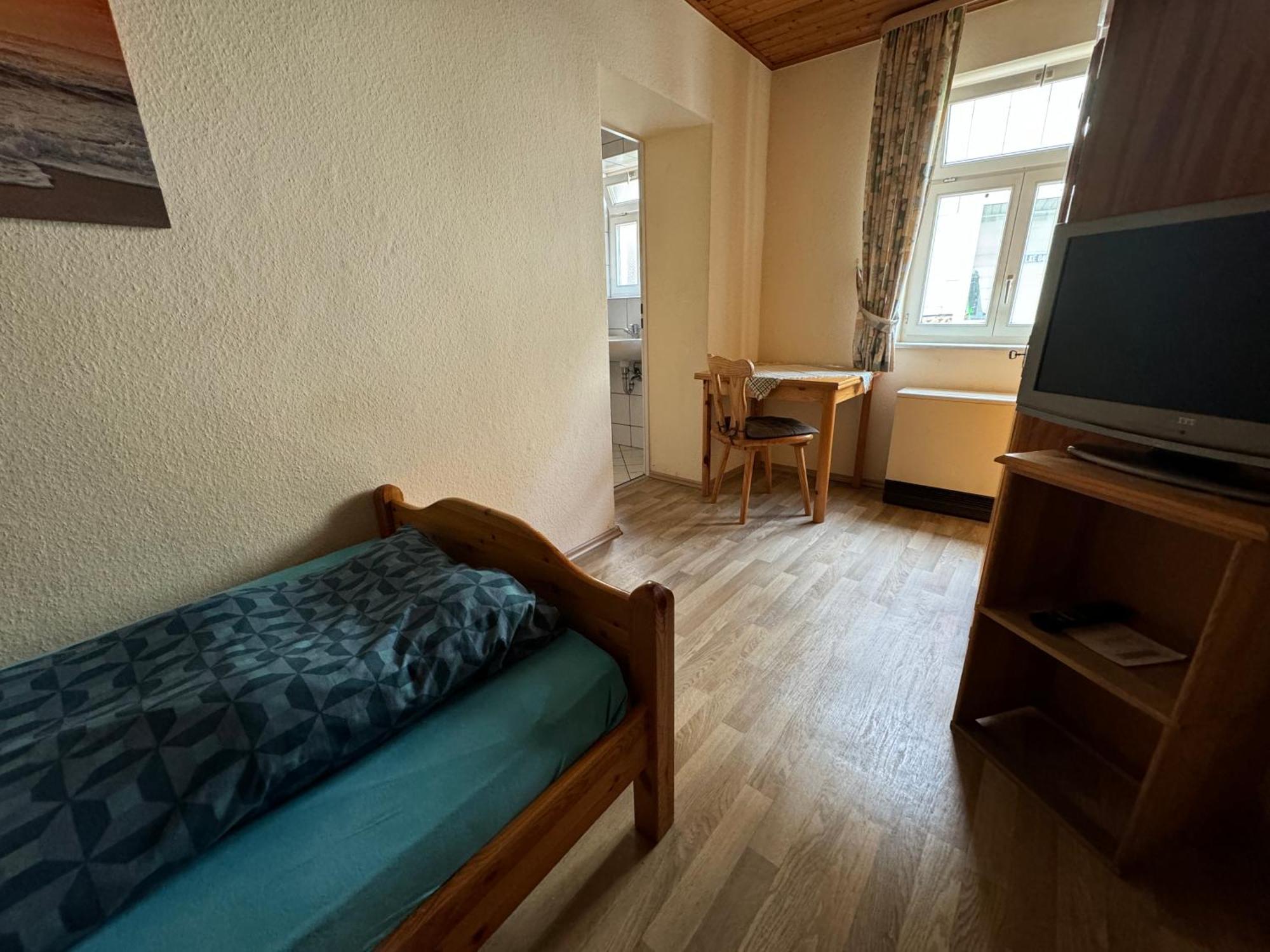 Zur Goldenen Krone Pension Stadtallendorf Exteriér fotografie